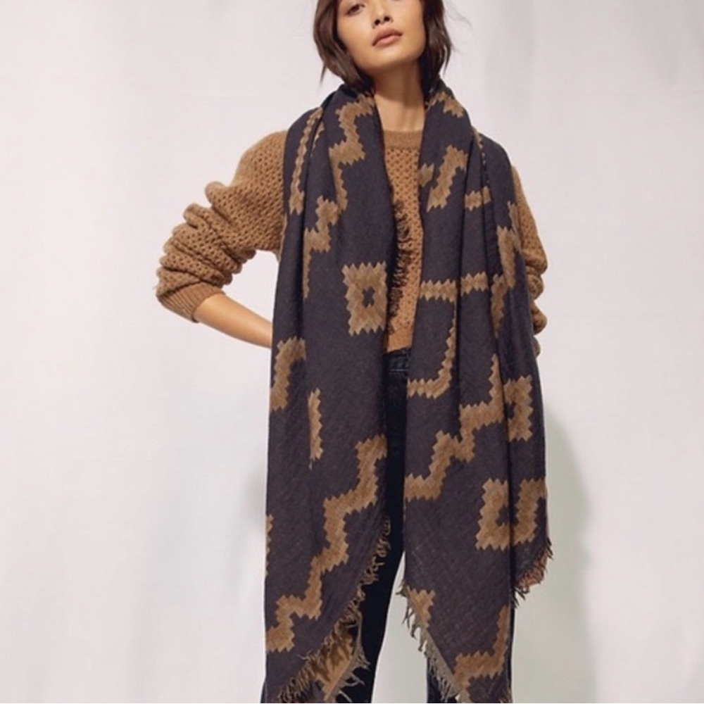 Aritzia Wilfred Diamond Mosaic Blanket Scarf
